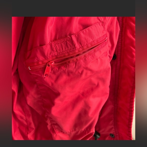 Red insulated winter jacket, fleece lined pockets, wind proof sleeves, pockets - Picture 6 of 14